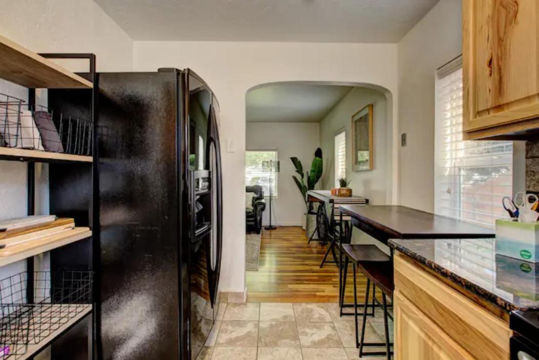 Home Sweet Idahome, Feels Like Home With All The Decor You Wish You Could Afford King Bed In Master, Fully Fenced Dog Friendly Yard, A Few Blocks From Bsu And Downtown Boise, Your Perfect Stay! 外观 照片