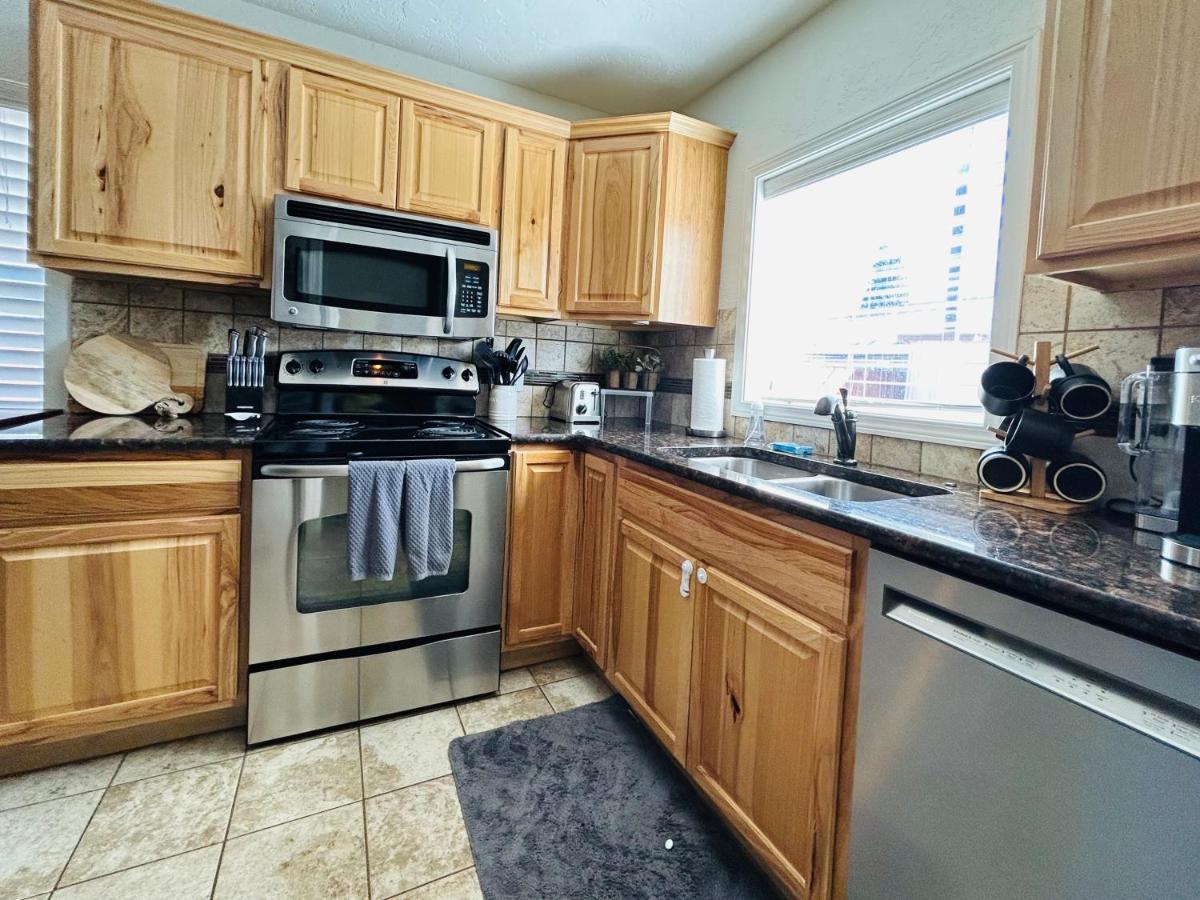 Home Sweet Idahome, Feels Like Home With All The Decor You Wish You Could Afford King Bed In Master, Fully Fenced Dog Friendly Yard, A Few Blocks From Bsu And Downtown Boise, Your Perfect Stay! 外观 照片