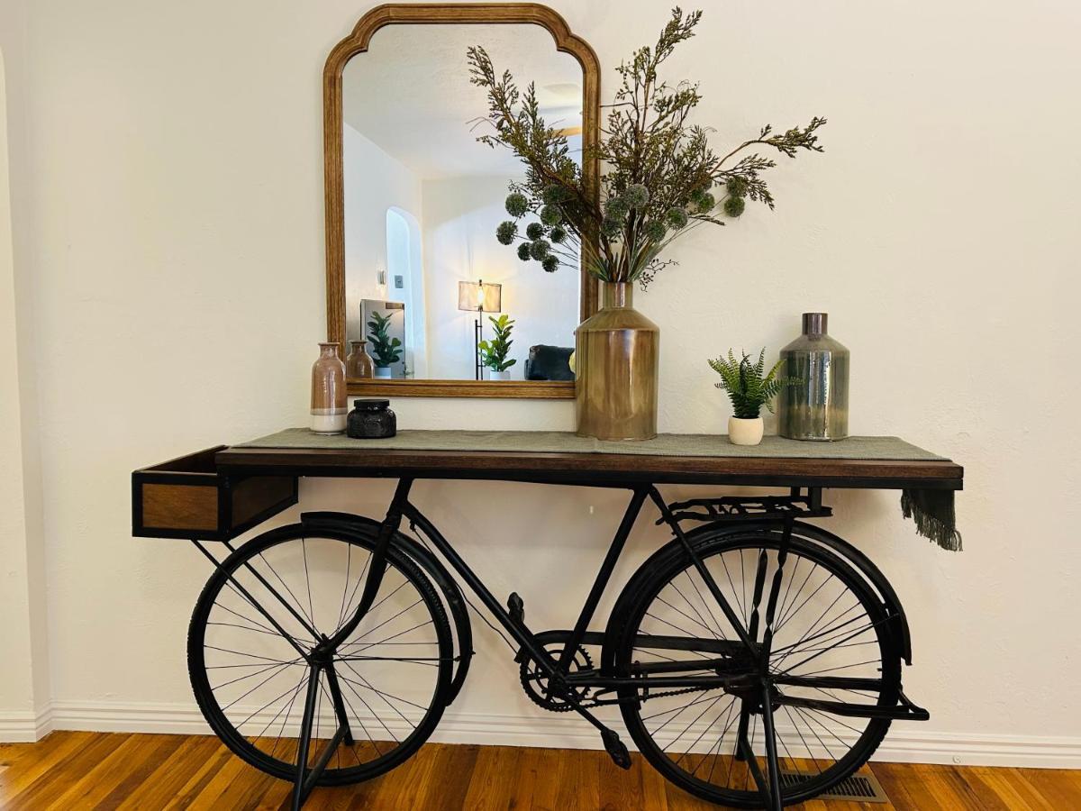 Home Sweet Idahome, Feels Like Home With All The Decor You Wish You Could Afford King Bed In Master, Fully Fenced Dog Friendly Yard, A Few Blocks From Bsu And Downtown Boise, Your Perfect Stay! 外观 照片