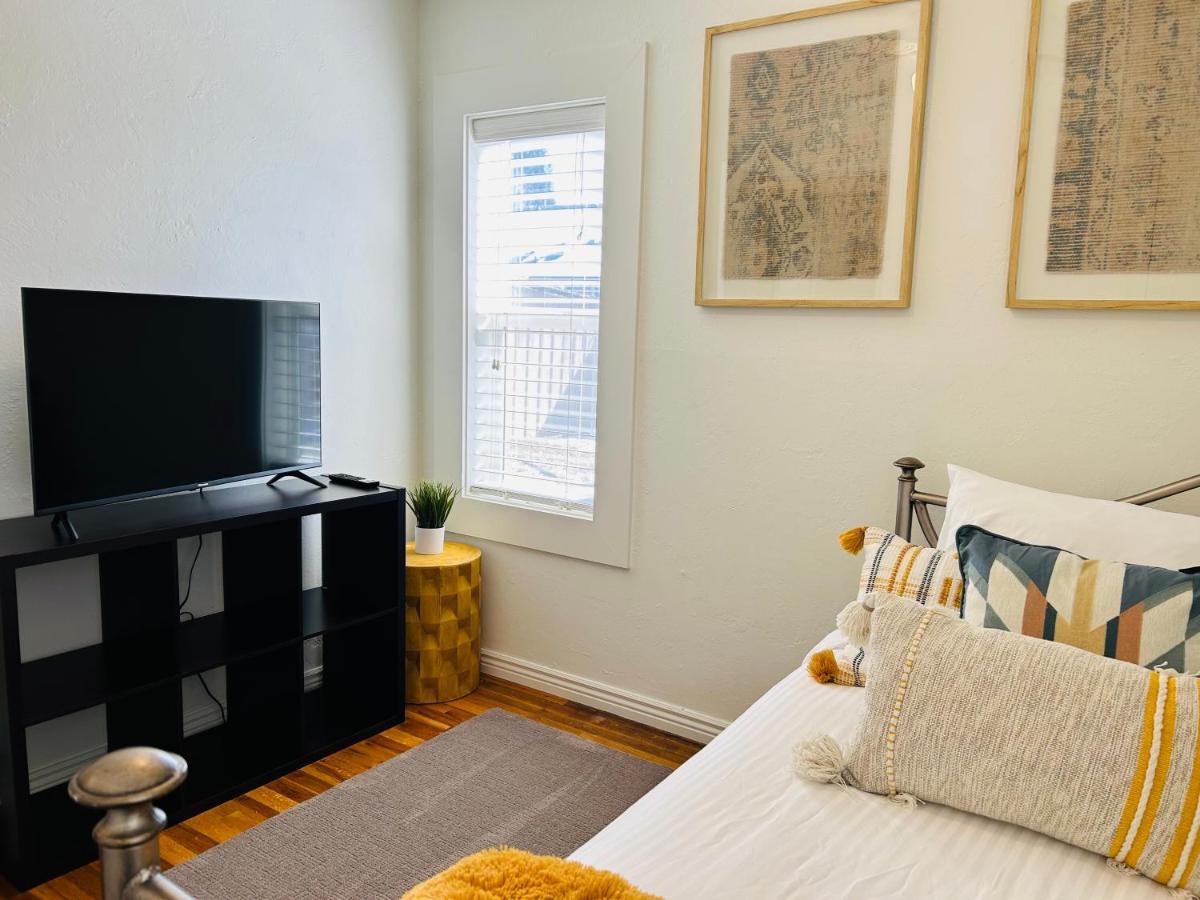 Home Sweet Idahome, Feels Like Home With All The Decor You Wish You Could Afford King Bed In Master, Fully Fenced Dog Friendly Yard, A Few Blocks From Bsu And Downtown Boise, Your Perfect Stay! 外观 照片